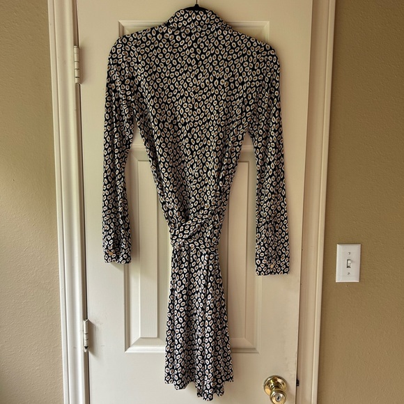 Diane von Furstenberg Wrap Dress - Size 4 - Picture 6 of 7